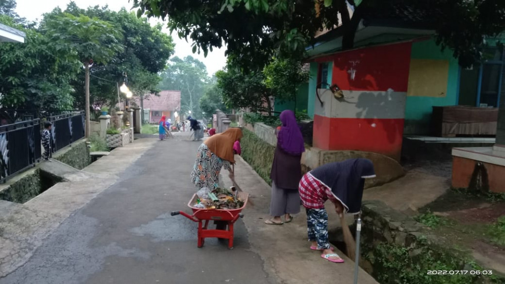 KEGIATAN BERSIH-BERSIH MINGGUAN
