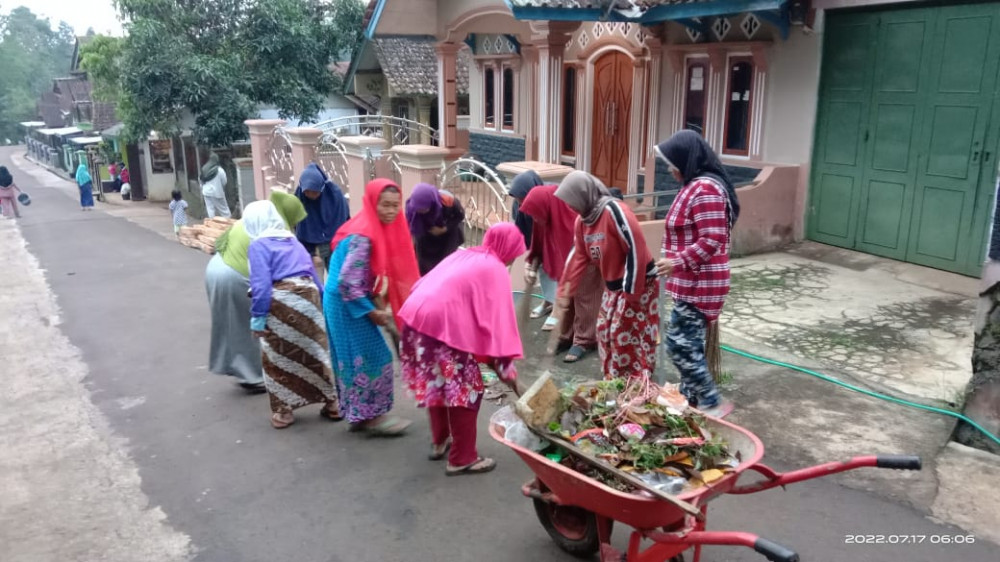 KEGIATAN BERSIH-BERSIH MINGGUAN